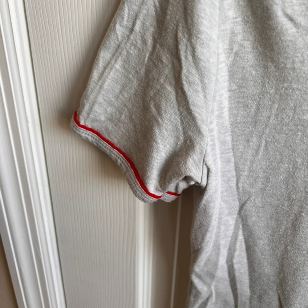Disney Minnie Mouse‎ Pocket V-Neck T-Shirt Graphic Tee Red Trim Size S - Picture 5 of 9